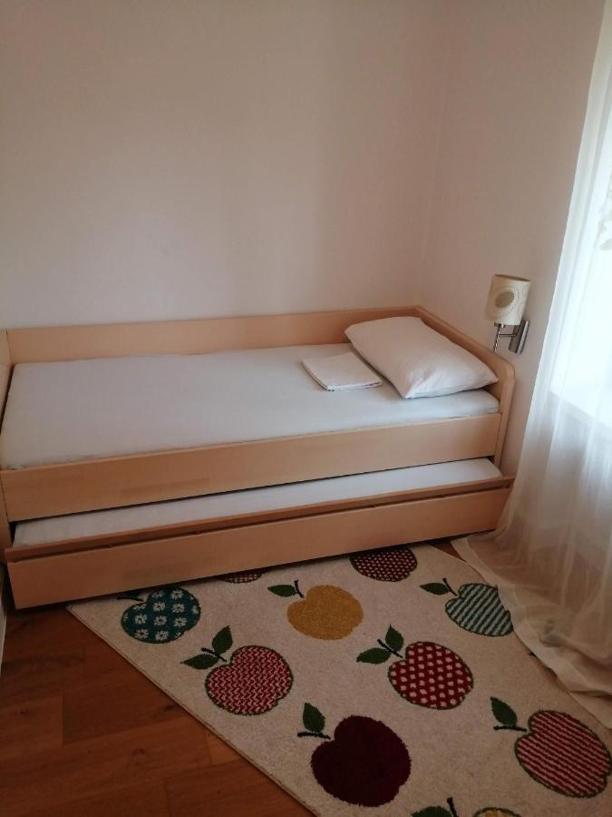 Flora Apartment Drivenik Екстериор снимка